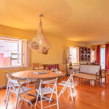 Plum Guide - Braganza Apartman Lisboa